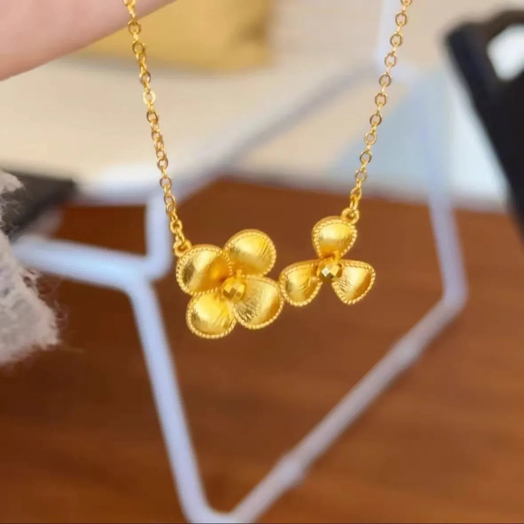 Bright flower necklace for women with brass gold plated clavicle chain, 41-50cm perimeter, electroplated finish