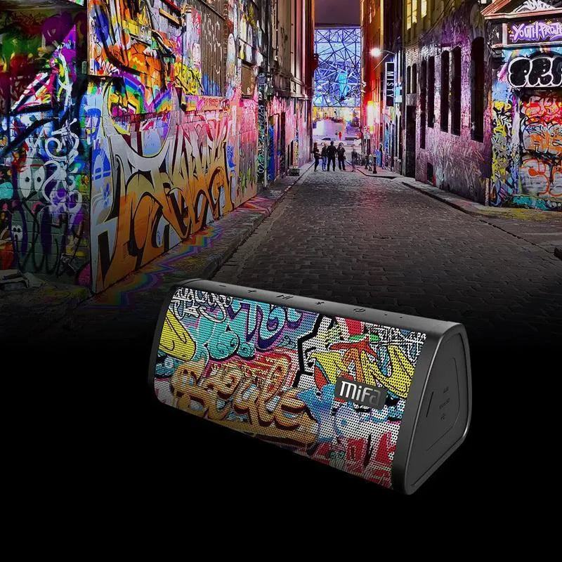 Waterproof outdoor speaker in black with plastic shell, 152x66x64mm, front view