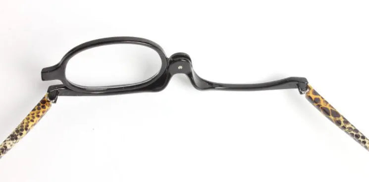 Women's presbyopic glasses with black frame and leopard print temples for reading