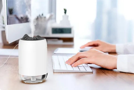 Mini cylindrical USB humidifier in green, pink, or white with 260ml water tank