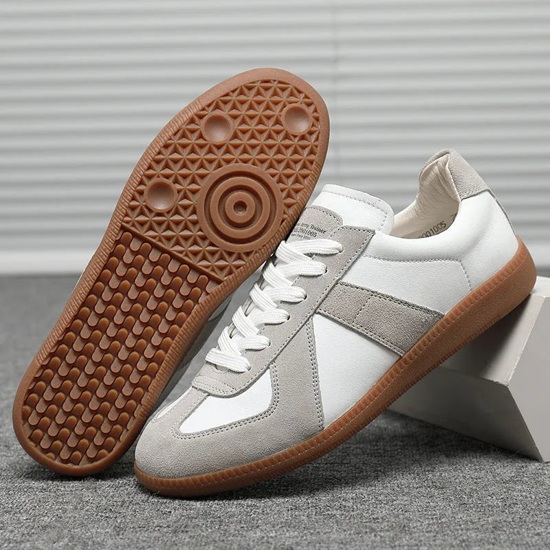 White retro Japanese-style low-top casual sneakers with round toe and flat rubber sole
