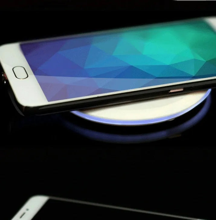 New ultra-thin wireless charger in black with indicator light USB powered