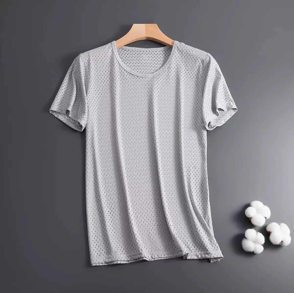 Men's ice silk short sleeve T-shirt in solid colour with crew neck and loose fit design
