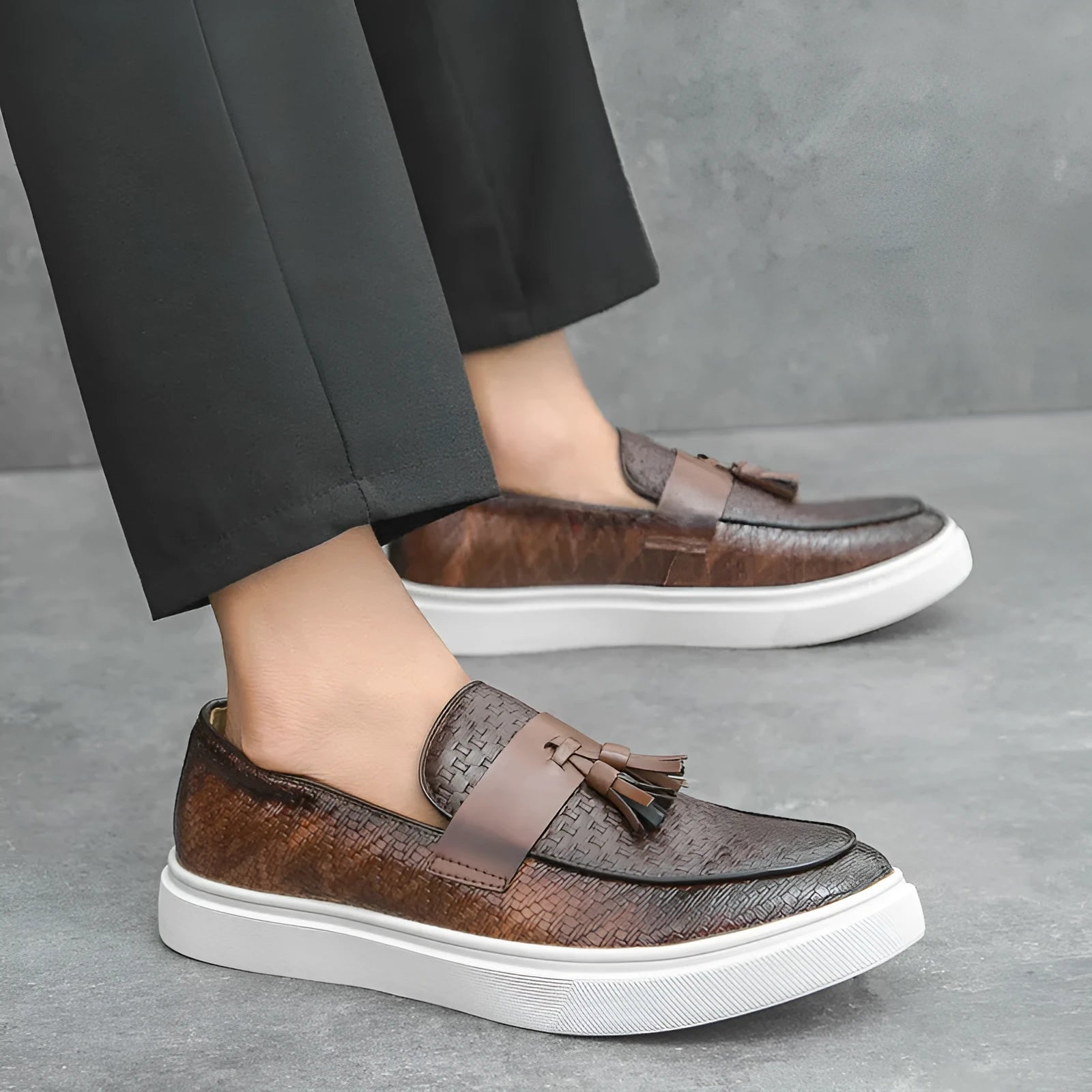 Men's black fringed casual leather look shoes with round toe and low heel