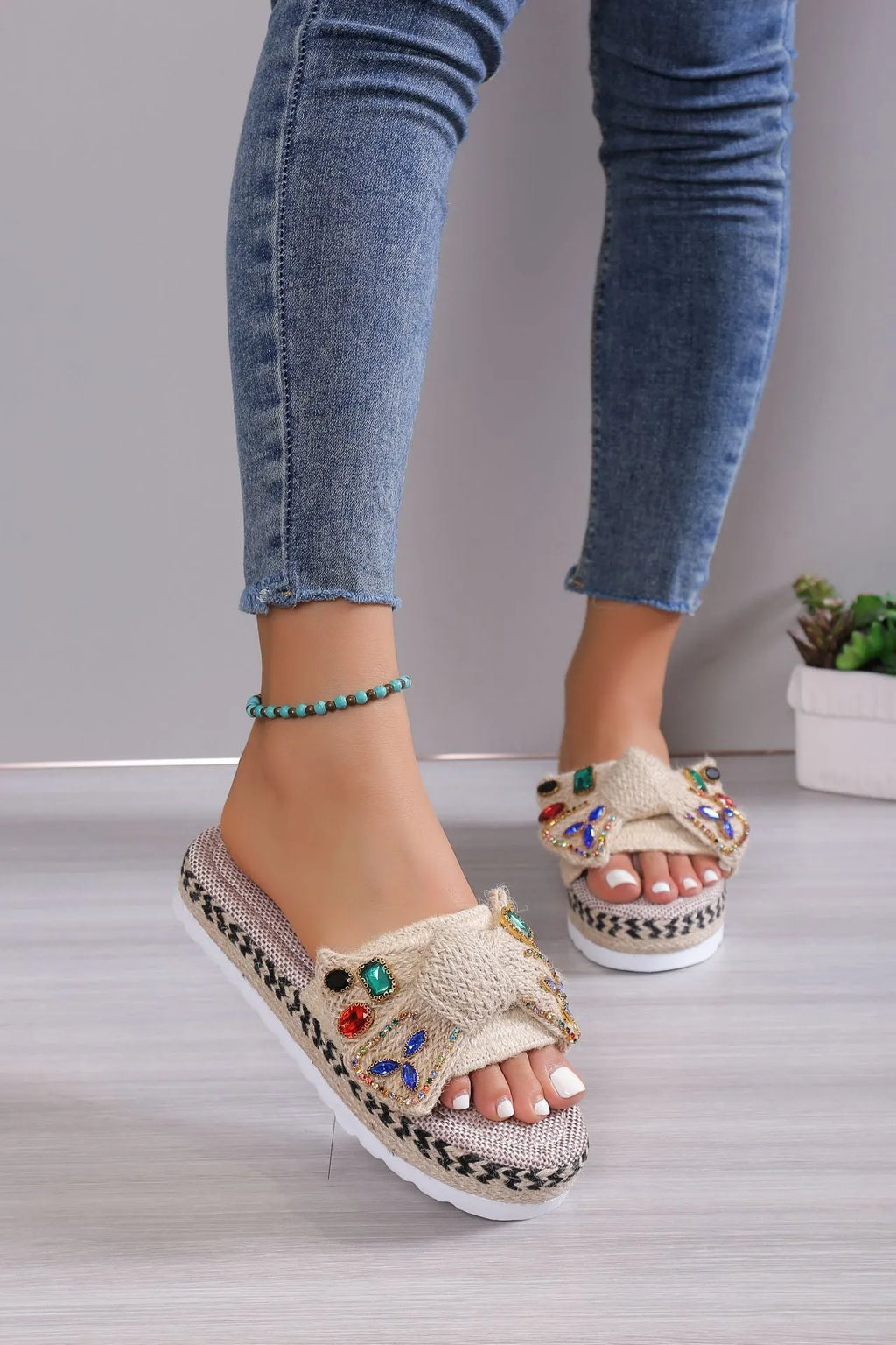 Women's beige platform sandals with adjustable beach bow and cloth upper