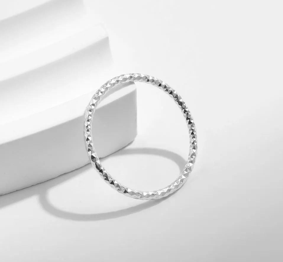 S925 sterling silver thin ring for women geometric style on white background