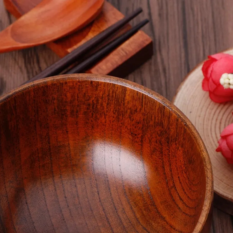 Set of four round wooden bowls in natural wood colour from 10x6.5cm to 11.8x6.7cm