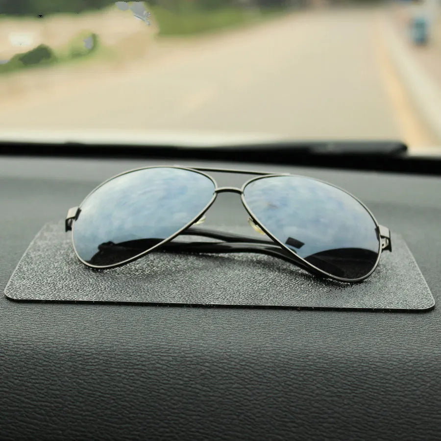 Latex mesh non-slip car mat 18x13cm in Dermatoglyph colour for dashboard use