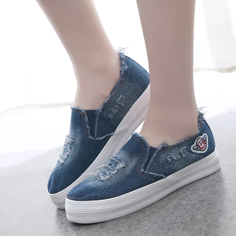 Women's chunky loafer canvas shoes in dark blue with a pedal design and rubber sole