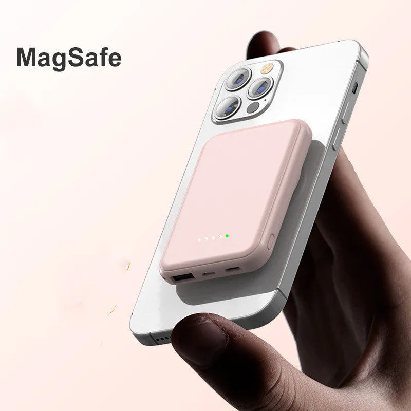 Mini magnetic wireless power bank 5000 mAh in cool black with LED display