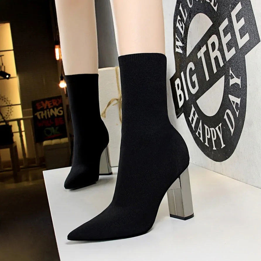 Short tube women's boots with pointed toe, thick heel, and woolen vamp in black, sizes 34-43