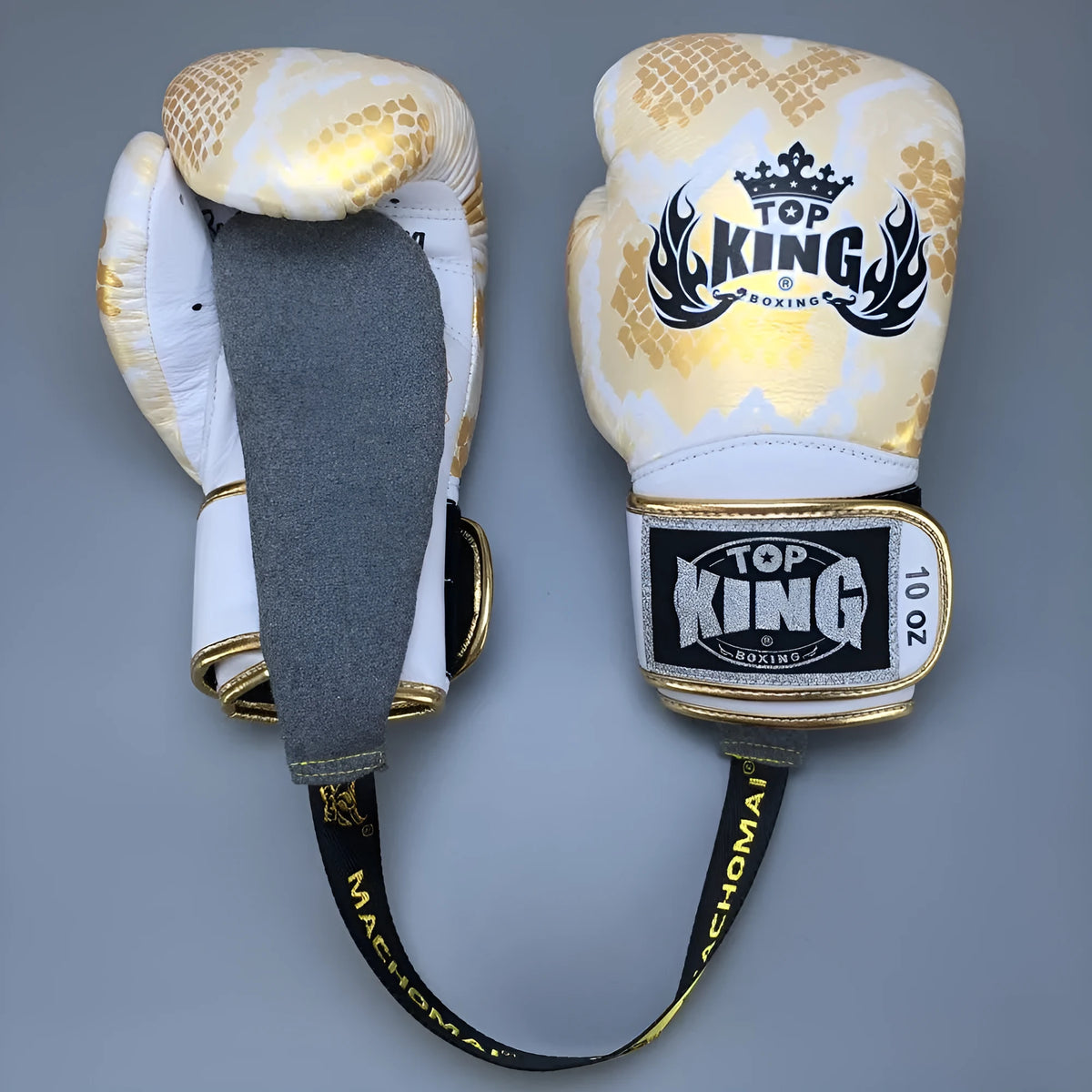 Boxing gloves moistureproof bag with flannelette material and absorbent pad in Lavender, Ocean, and Rose scents