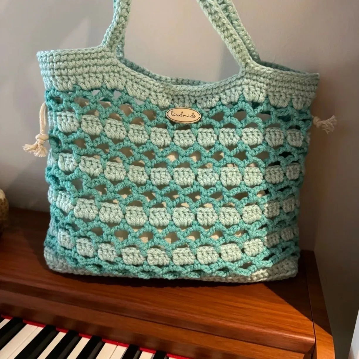 Hand-woven wool summer bag with floral pattern and secure closure