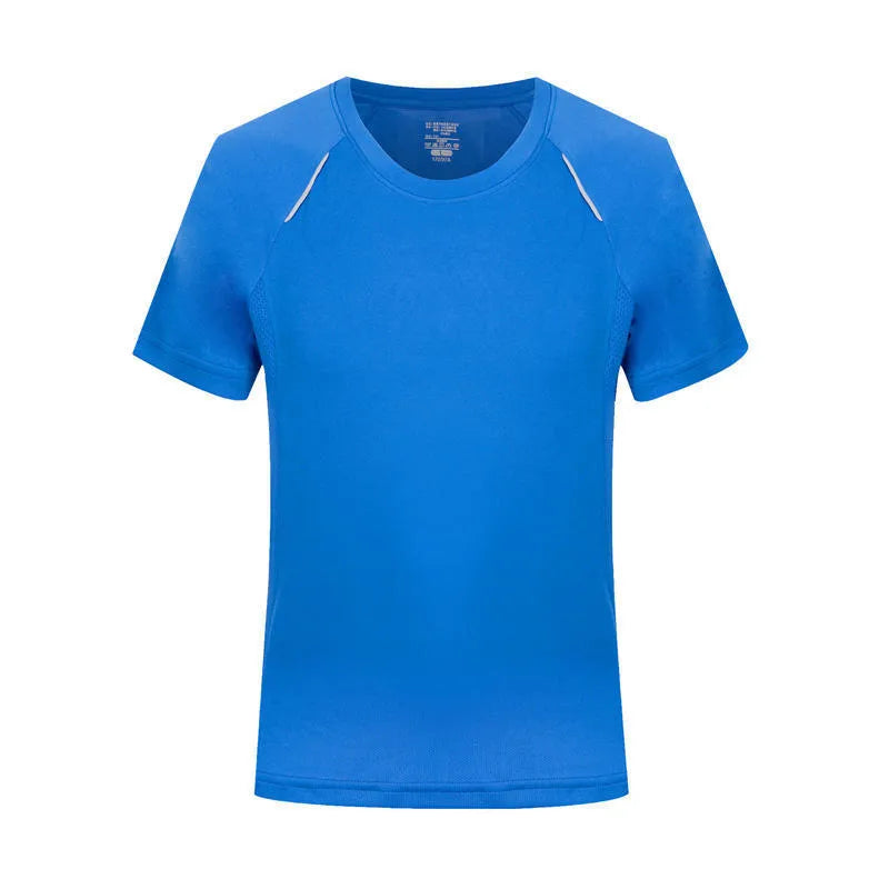 Slim fit quick-drying T-shirt in polyester viscose blend fabric with round neck and short sleeves