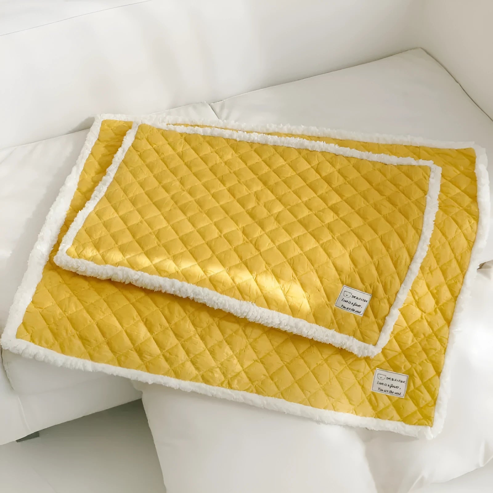 A soft cloth pet blanket for cats in a quilted blue colour, shown in size L 80x60cm.