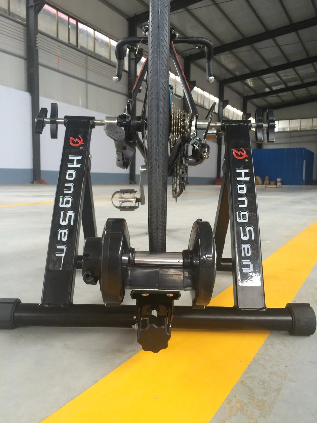 Line controlled cycling training table with magnetic resistance, black frame, for indoor bike training