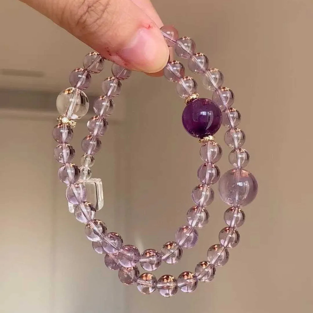 Artificial amethyst bracelet with four-leaf clover pendant and pearl details on electroplated chain