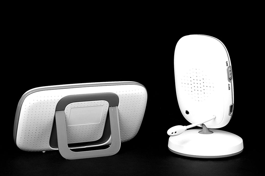 VB603 digital baby monitor showing parent unit with 3.2-inch screen and separate camera unit
