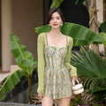 Women's floral pattern pink suspender swimsuit with smock for hot spring use