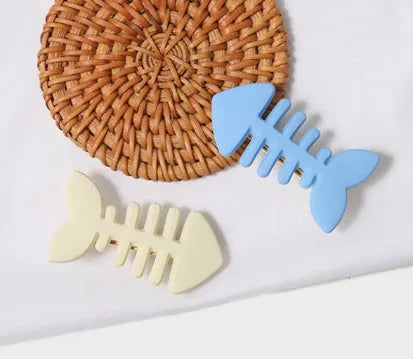Fishbone pattern plastic barrette with duckbill clip in minimalist candy colour