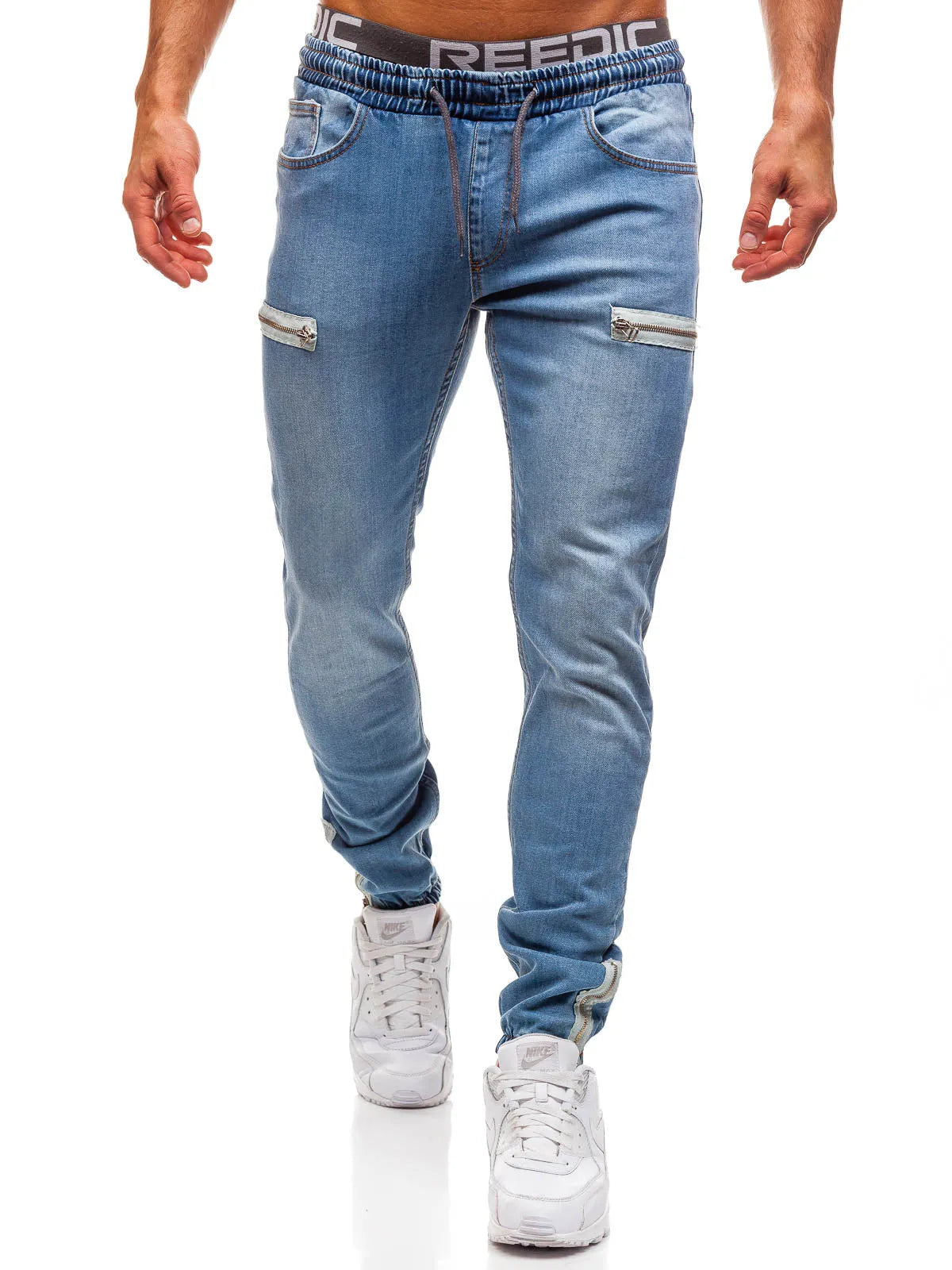 Men's denim sports jeans in dark blue, five-pocket style with cotton fabric