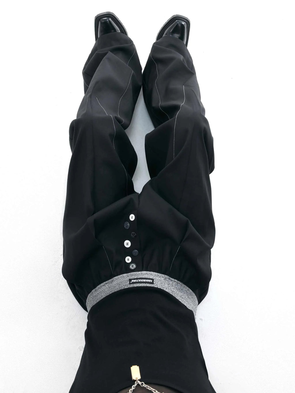 Straight-leg high-waist trousers with button-open line design in polyester cotton blend fabric