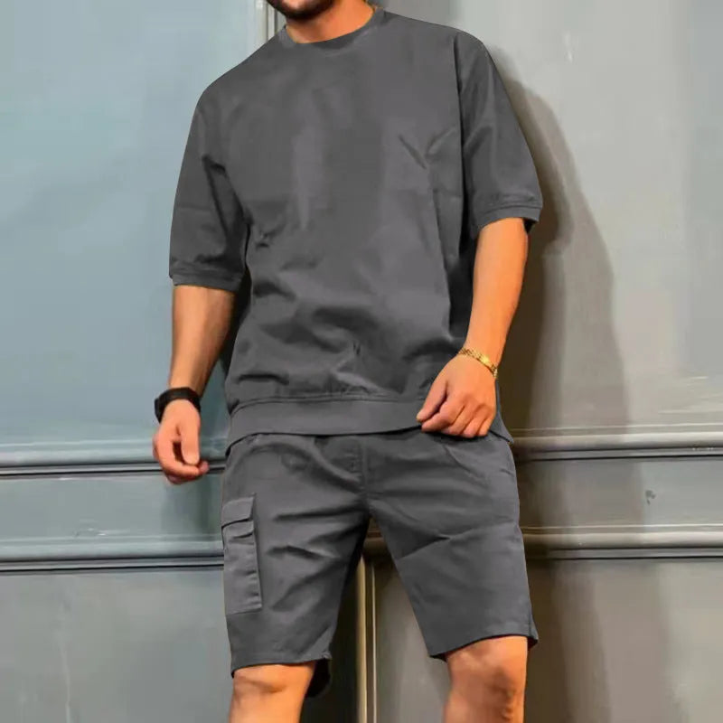 Men's summer sports suit with round neck short sleeve top and multi-pocket shorts in grey green