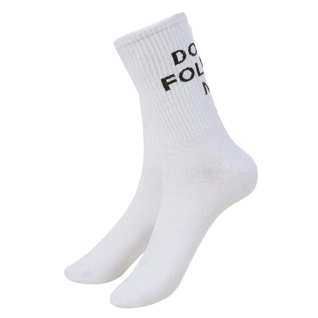 Cotton socks with English alphabet pattern in black and white, one size, breathable and sweat absorbing