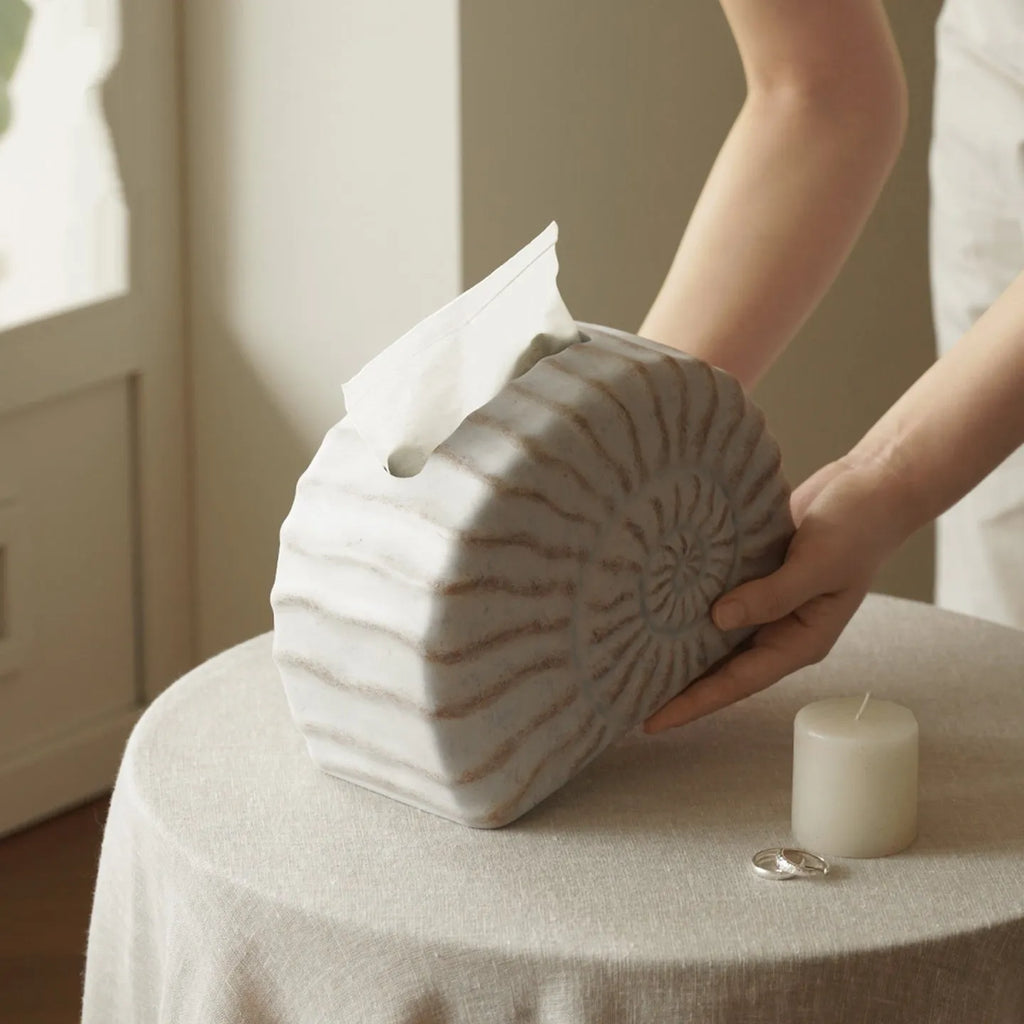 Conch ramble coloured resin decorative cover for a tissue box in a modern simplicity style