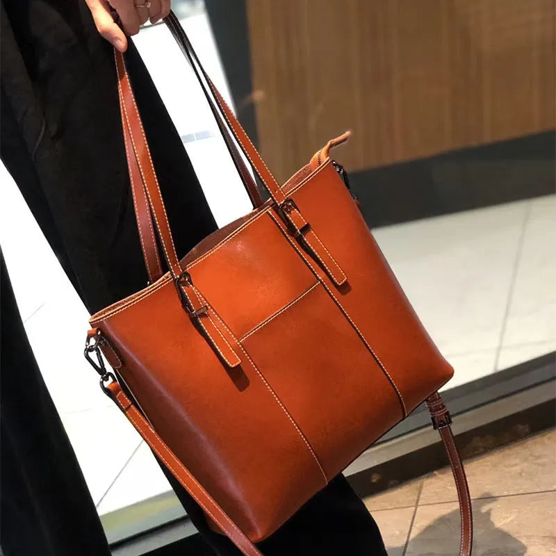 Genuine leather women's retro shoulder bag in brown with multiple compartments and detachable straps