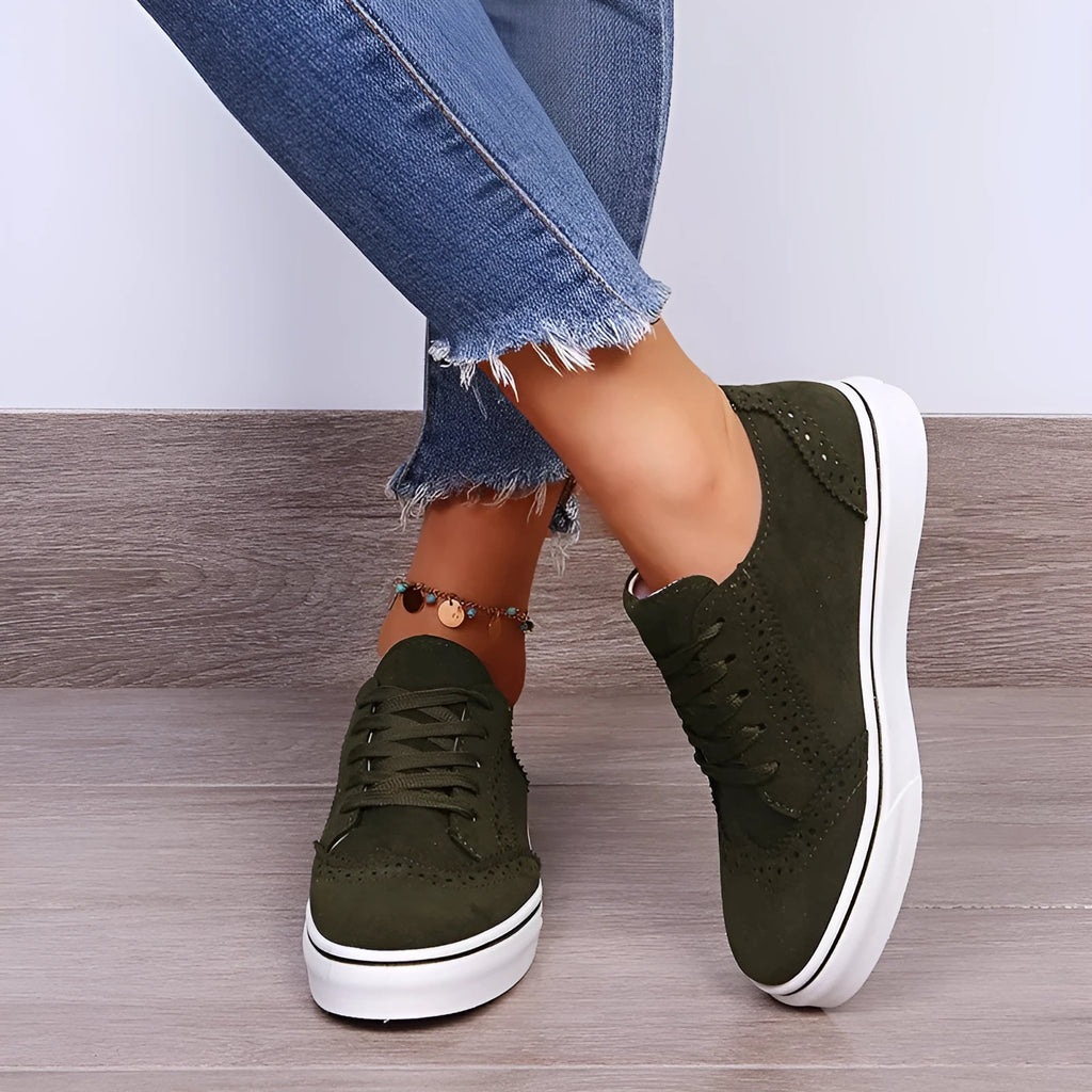 Women's canvas round toe slip-on flat shoes in solid colour with rubber sole, low top design