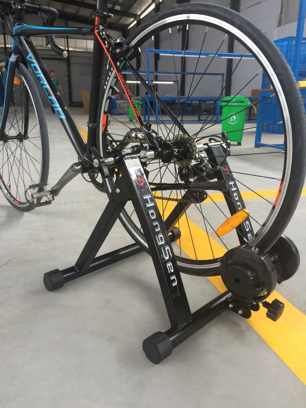 Line controlled cycling training table with magnetic resistance, black frame, for indoor bike training