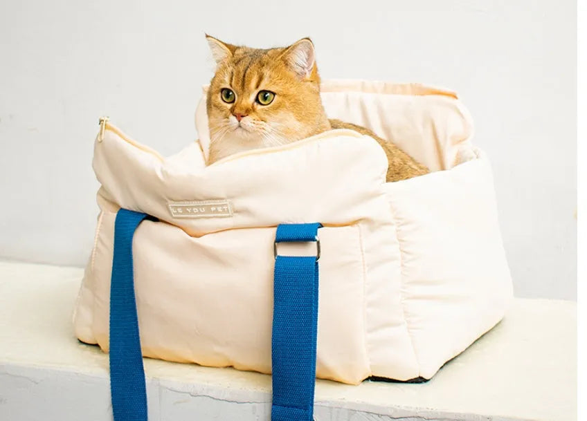 White portable cat bag made of peach skin velvet with cotton belt, measuring 45x35x26.5cm