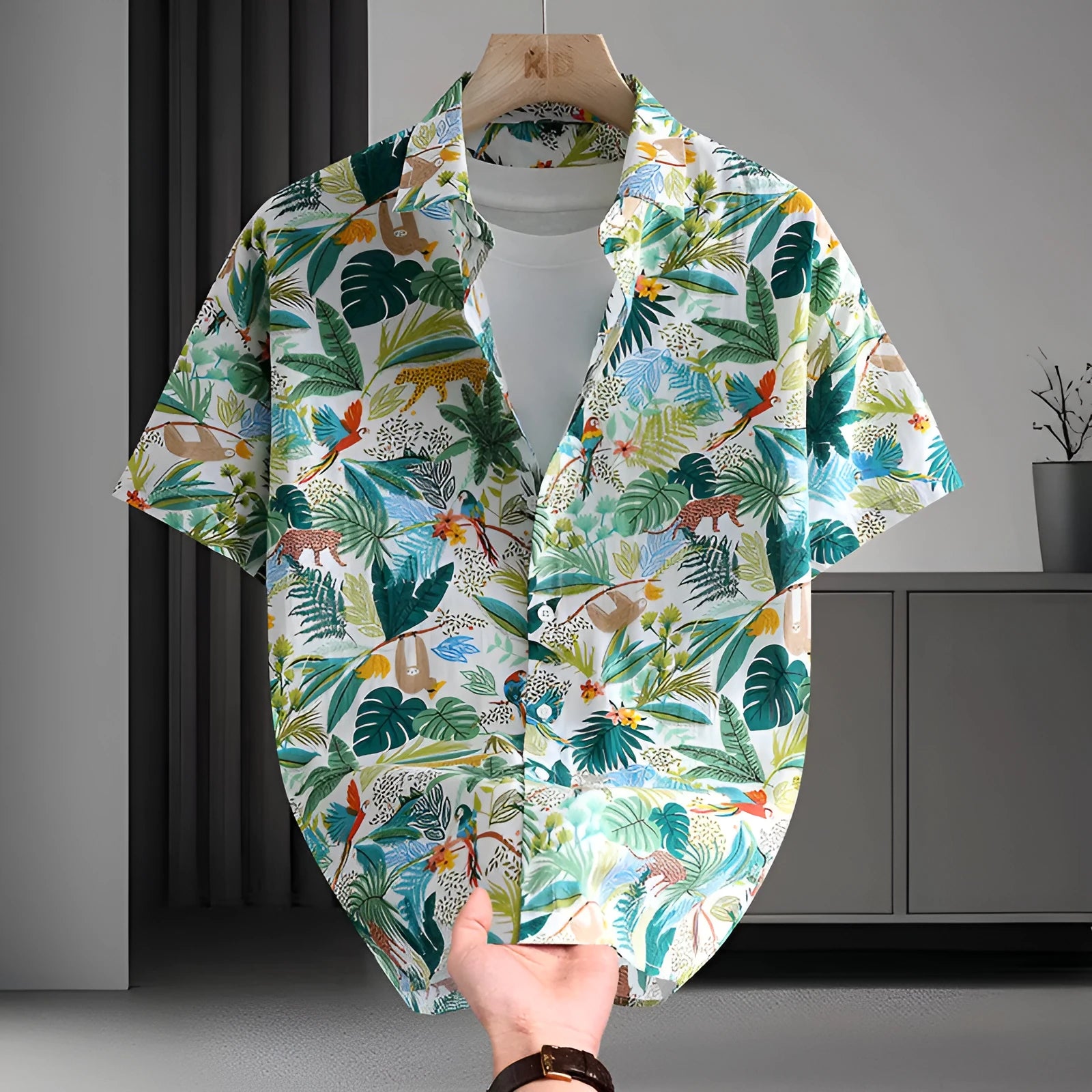 Men's short sleeve Hawaiian style shirt with floral print pattern in cotton fabric, cardigan style
