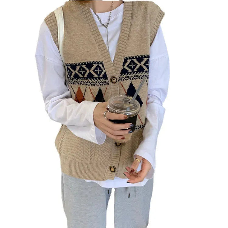 Loose diamond plaid sleeveless cardigan top in khaki colour showing pattern detail