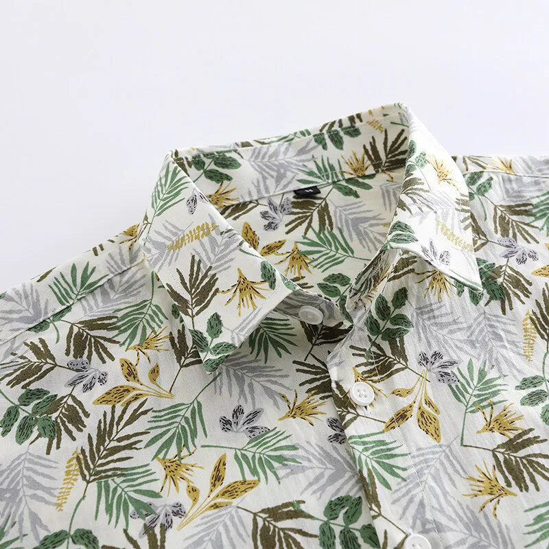 Men's short sleeve Hawaiian style shirt with floral print pattern in cotton fabric, cardigan style