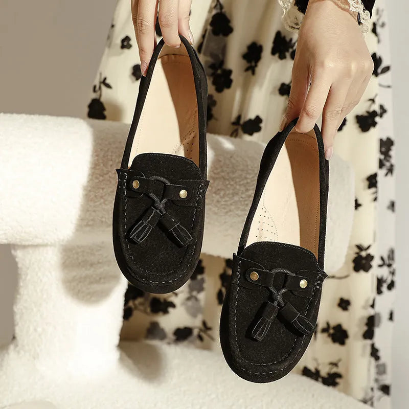 Soft bottom non-slip slip-on lofter flat pumps in black with rubber sole and shallow mouth design