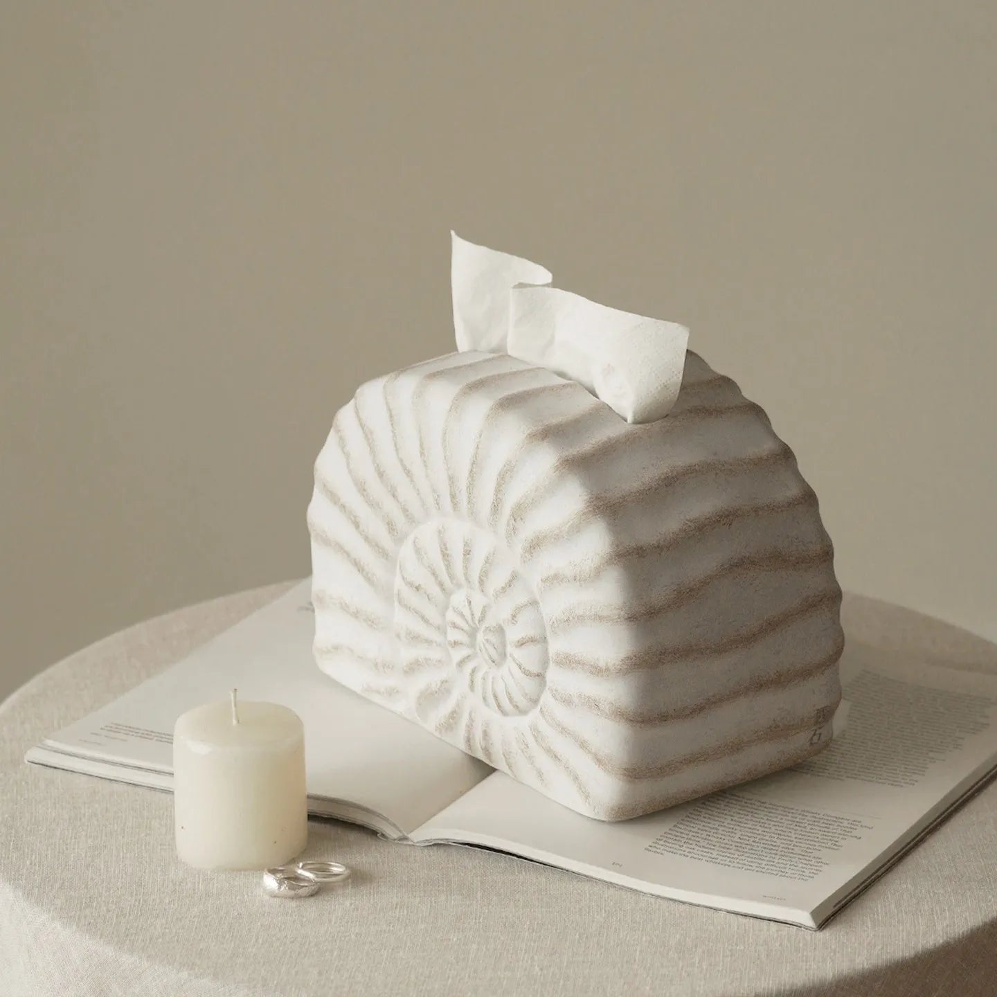 Conch ramble coloured resin decorative cover for a tissue box in a modern simplicity style