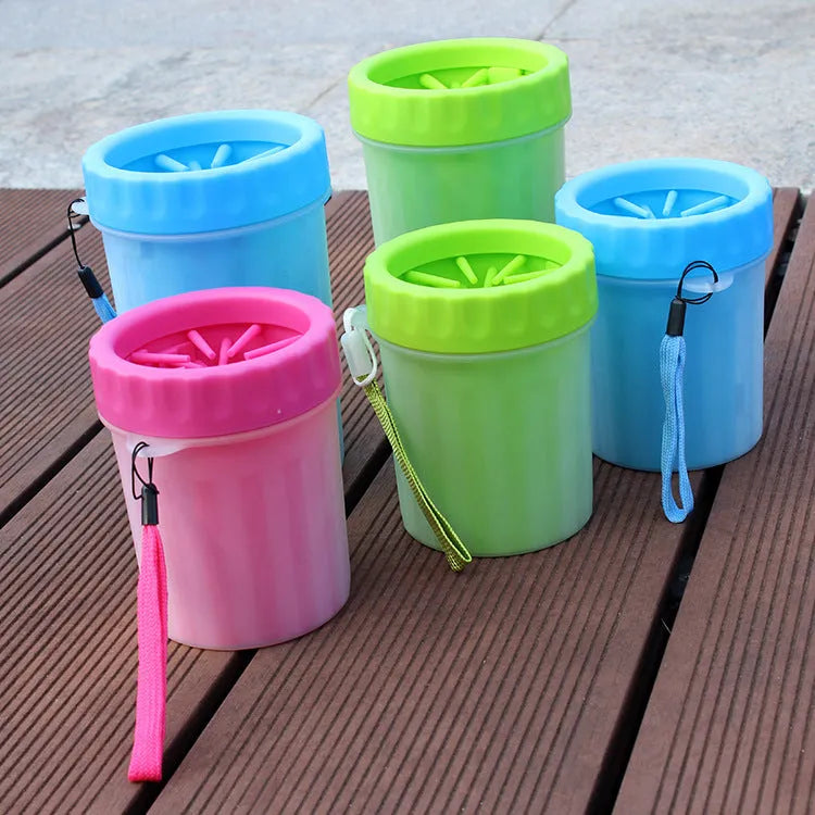 Blue silicone dog paw cleaning wash bucket for pet foot hygiene