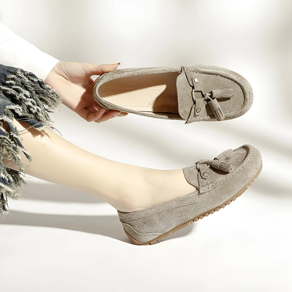 Soft bottom non-slip slip-on lofter flat pumps in black with rubber sole and shallow mouth design