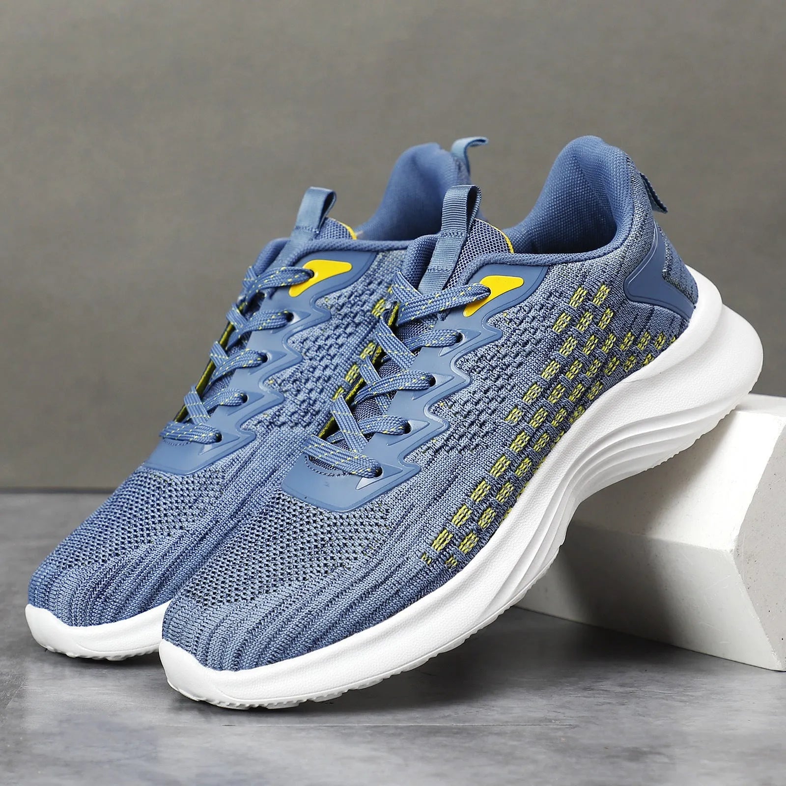 Women's lavender purple Flyknit running shoes with mesh lining and striped pattern.