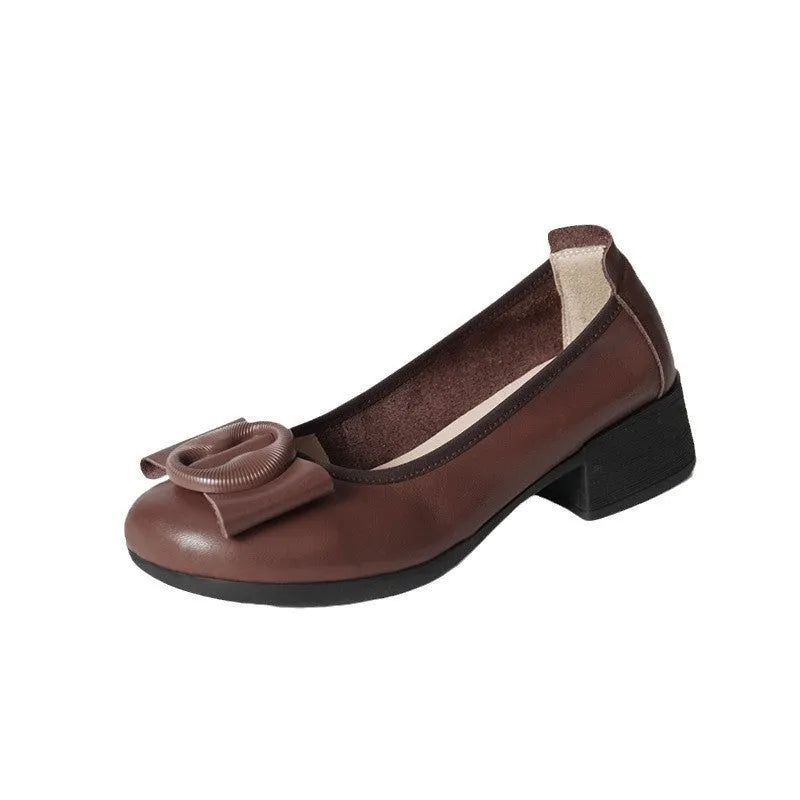 Low-cut women's slip-on pumps in genuine cowhide with round toe and mid wedge heel, black or brown