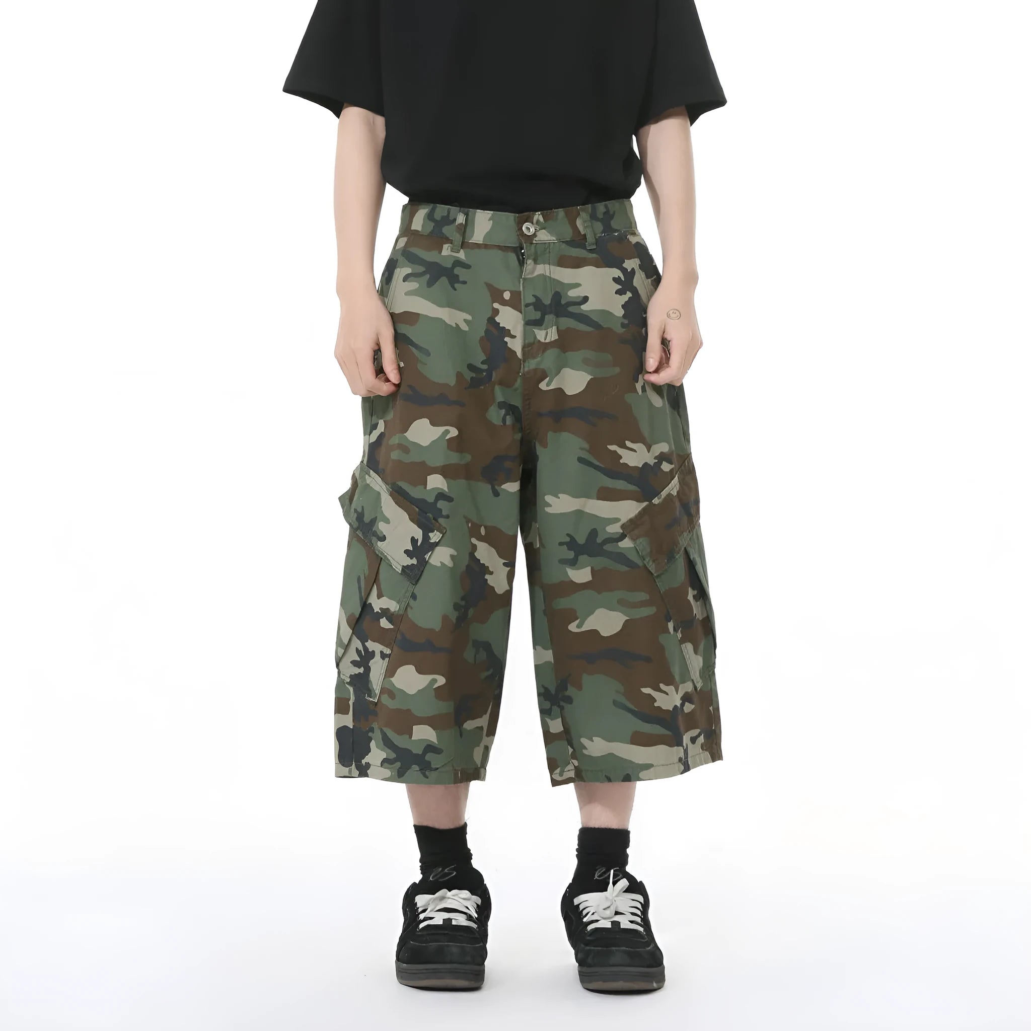 Men's camouflage cotton jeans with wide leg loose fit and side stitching detail
