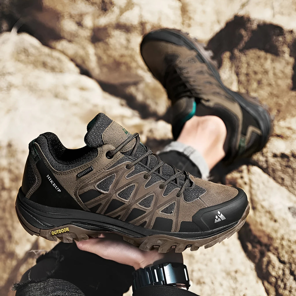 Men's climbing shoes with round toe and synthetic leather upper in khaki colour