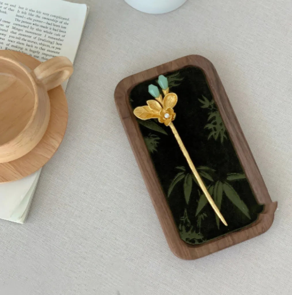Solid wood walnut necklace display stand with ink painting bamboo design jewellery rack