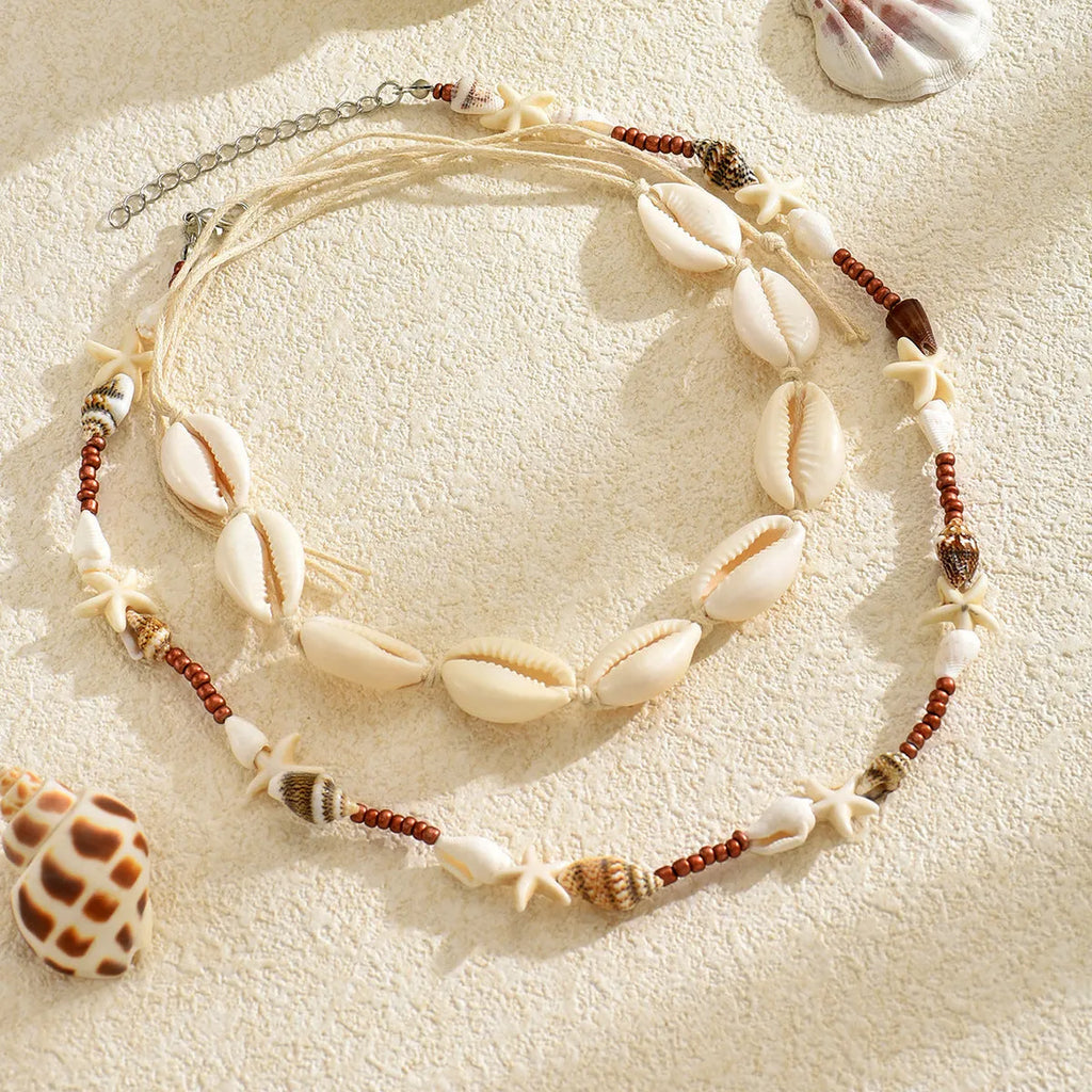 Women's shell necklace with geometric bohemian pendant in colour X1900