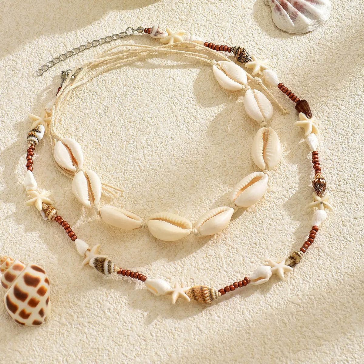 Women's shell necklace with geometric bohemian pendant in colour X1900
