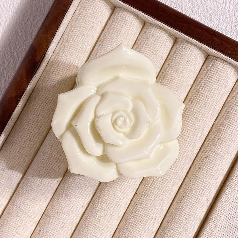 Retro three-dimensional rose grip camellia back head half tie hairpin for women in 6cm size
