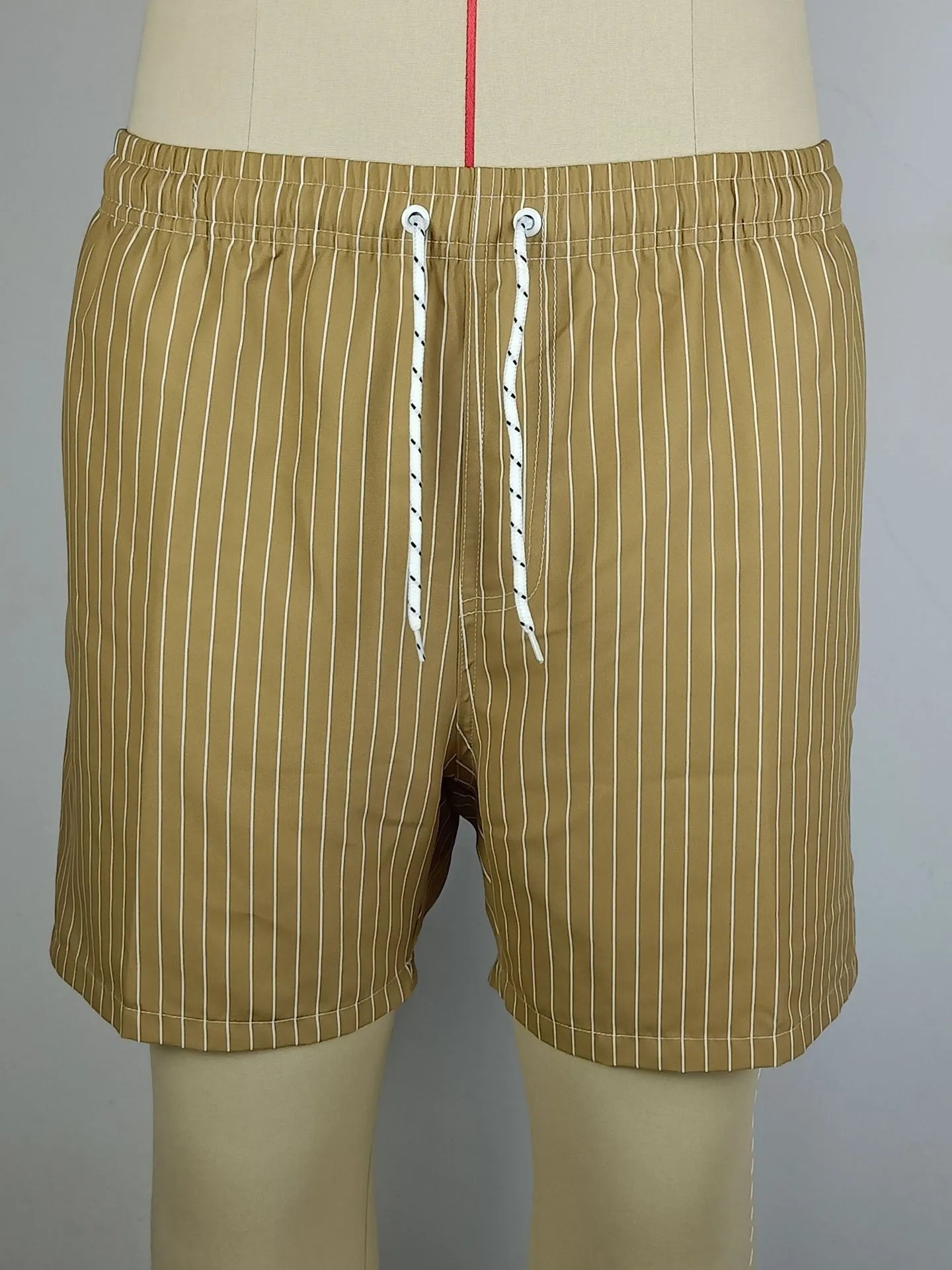 Striped casual shorts in light blue with straight leg opening and triangle lining detail.