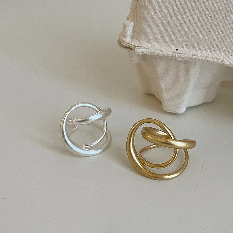 Women's geometric open ring with interlaced design in matte gold or silver tone metal